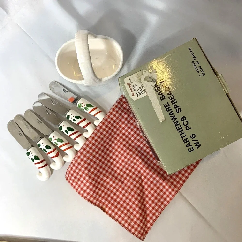 Spreader‎ Set Vintage Ceramic Stainless Christmas Holly 8 Piece w/Box
